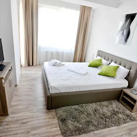 Summerland Sea-View Luxury Apartment Mamaia Room photo