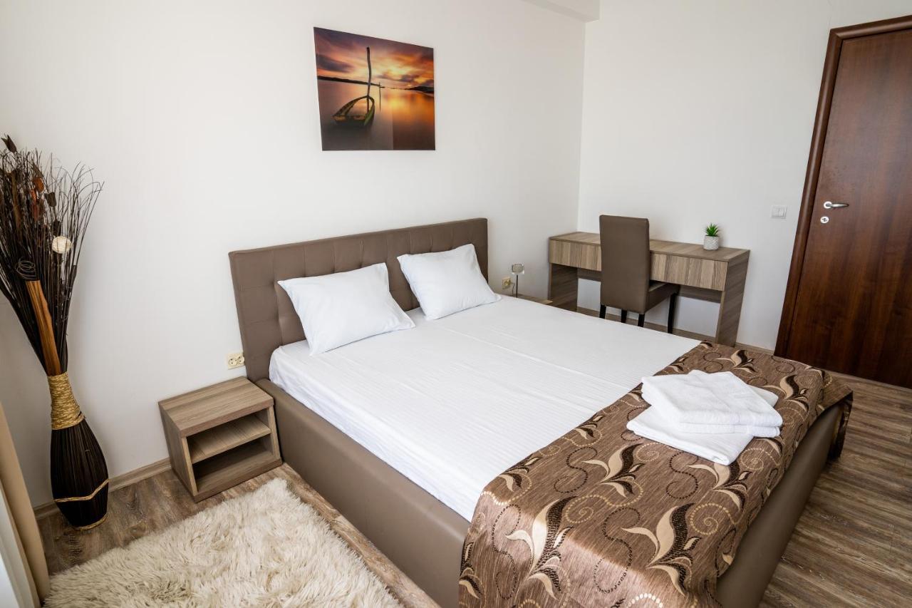 Summerland Sea-view Luxury Apartment Mamaia