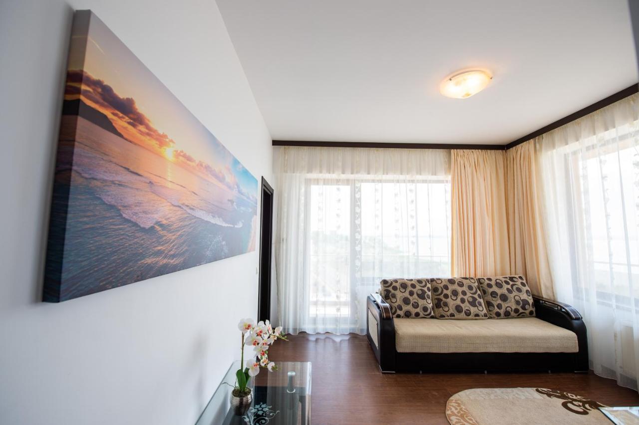 Summerland Sea-view Luxury Apartment Mamaia